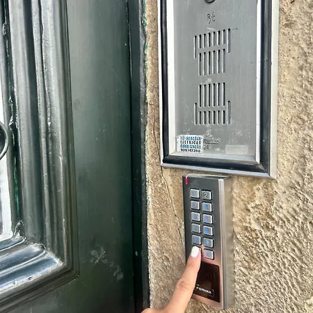 Rs1e Cozy, New Ac! Quiet & Central, Perfect Stay! リスボン